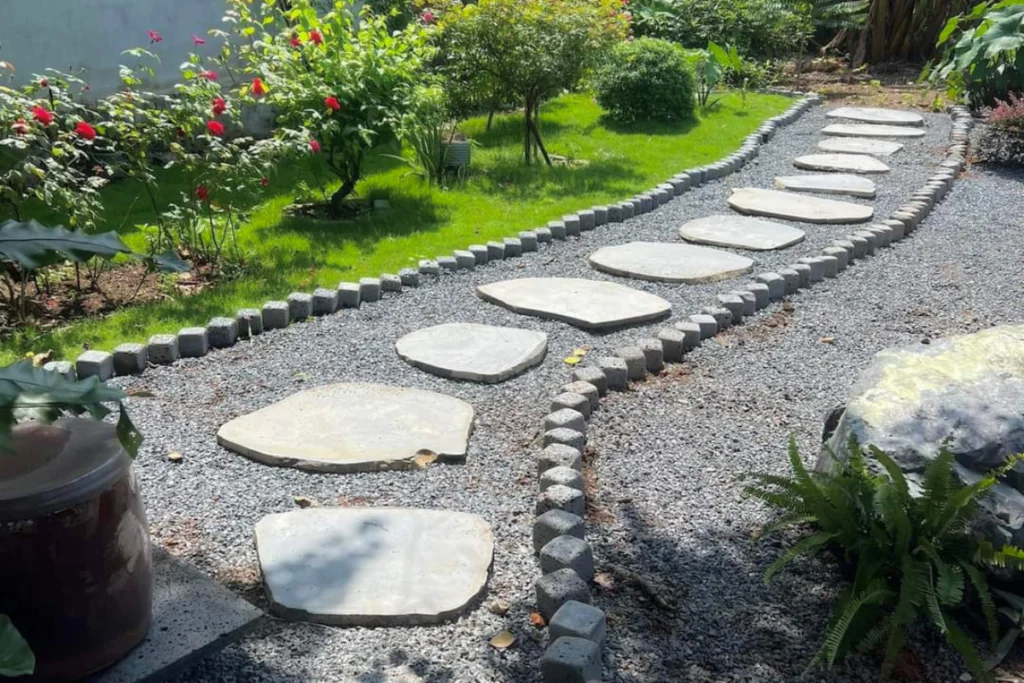 Đá Tự Nhiên Sân Vườn Tây Nguyên: Chọn Loại Bền Mùa Mưa