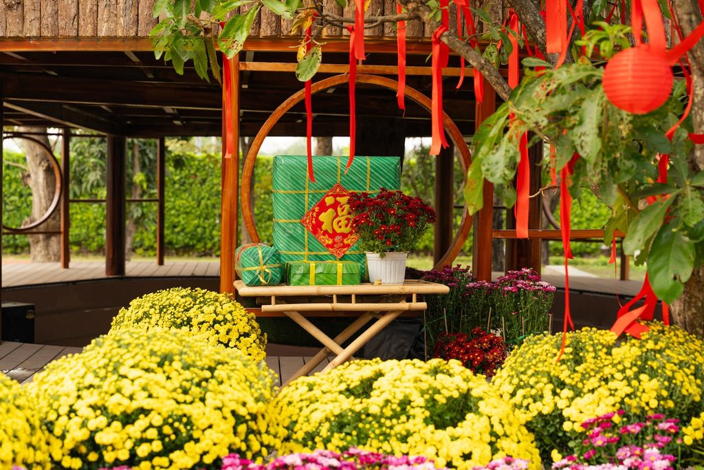 Trang trí tết TAS - The American School 7