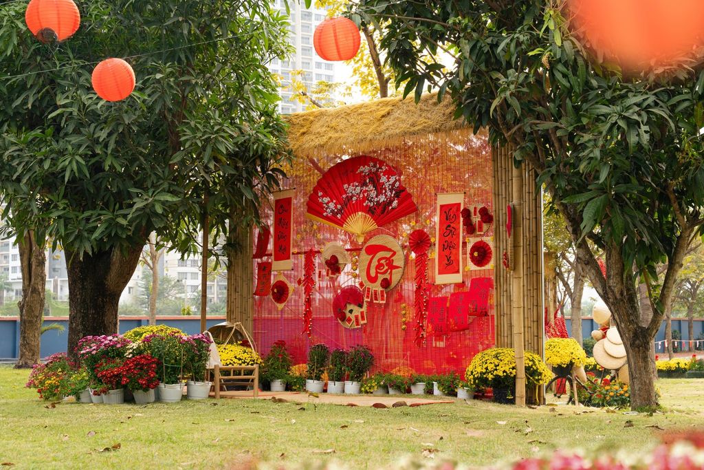 Trang trí tết TAS - The American School 9