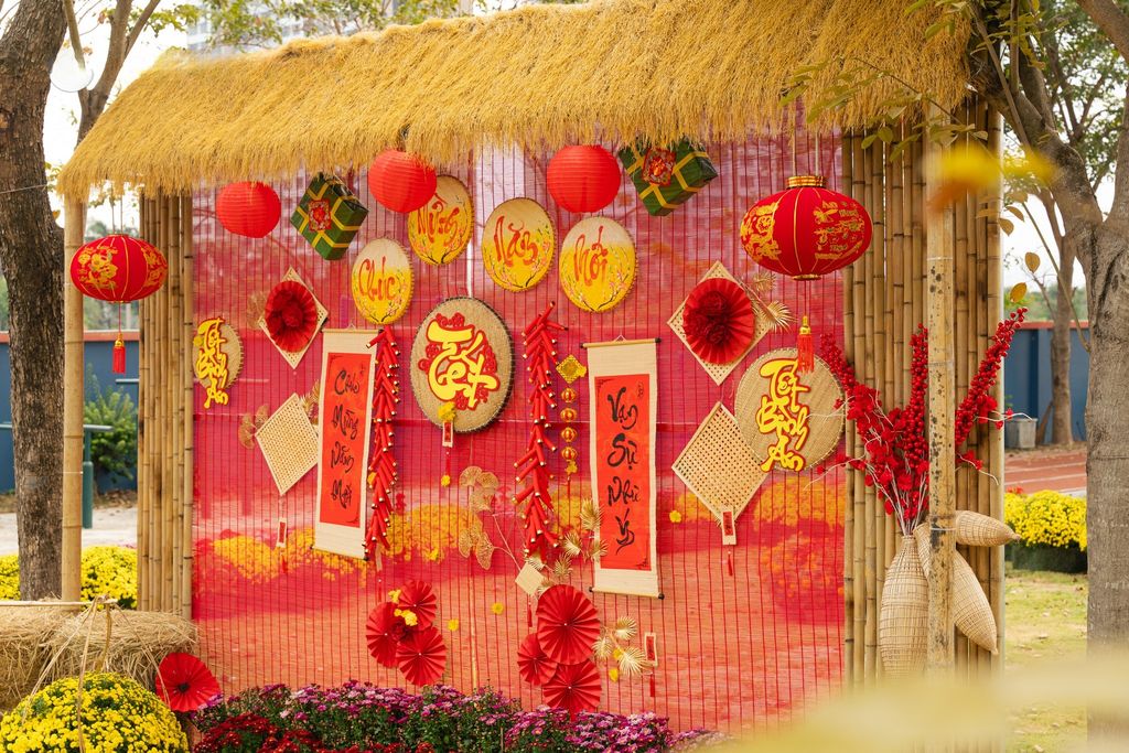 Trang trí tết TAS - The American School 10